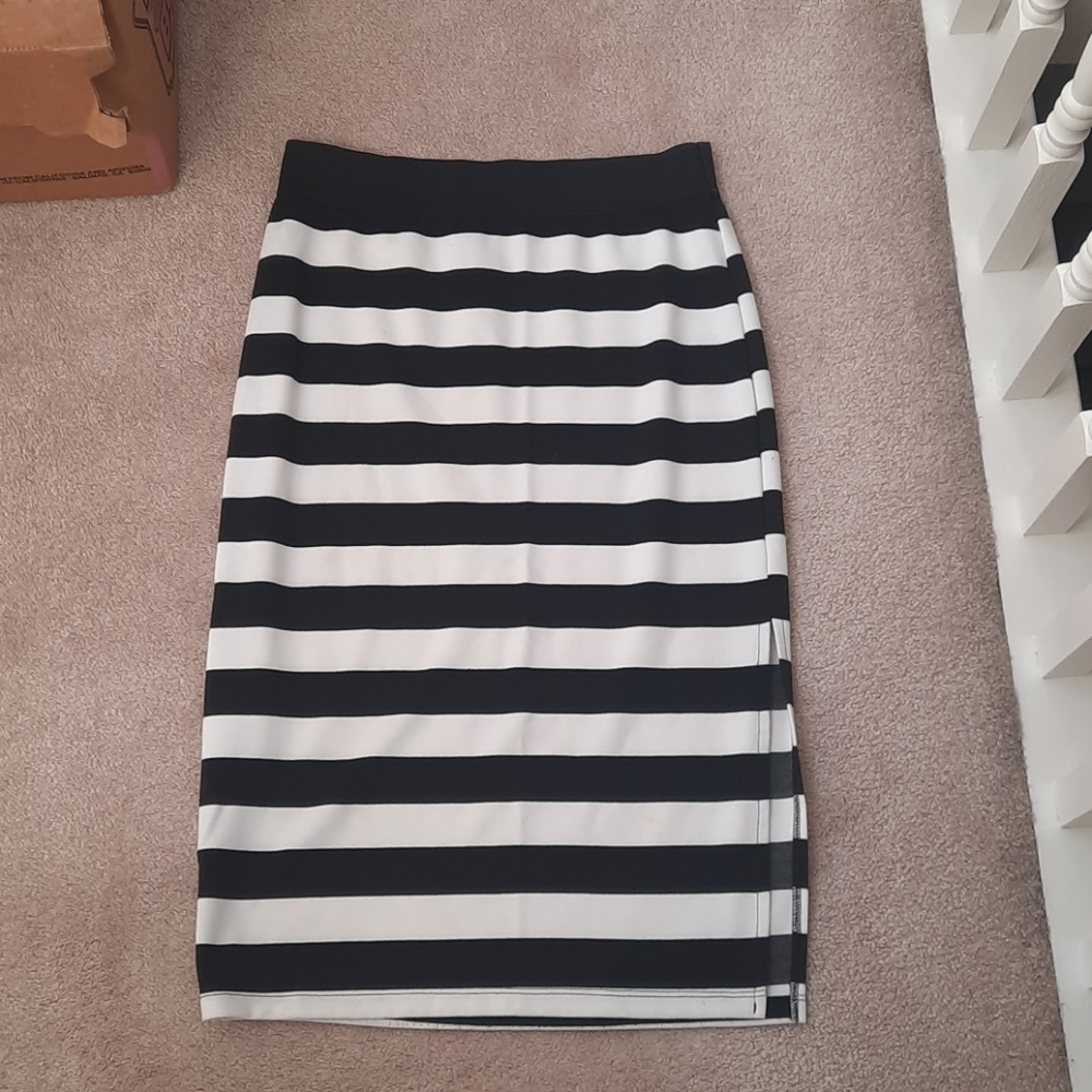 Skirt‎